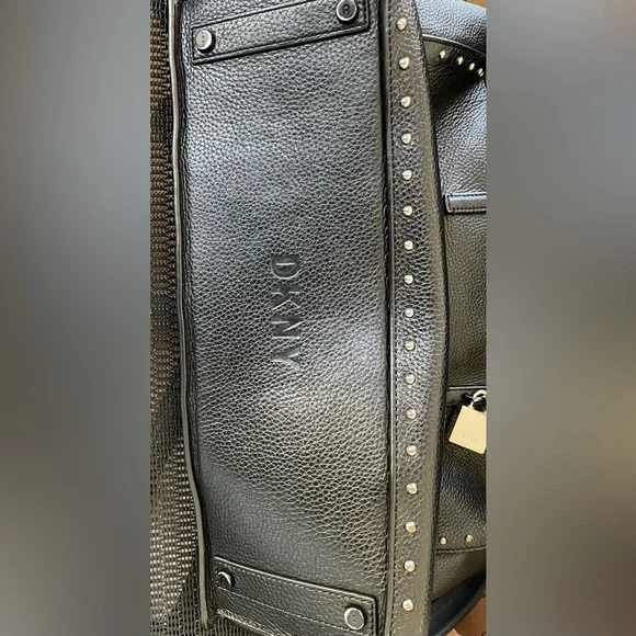 GUC: A beautiful black leather DKNY tote - Picture 11 of 16